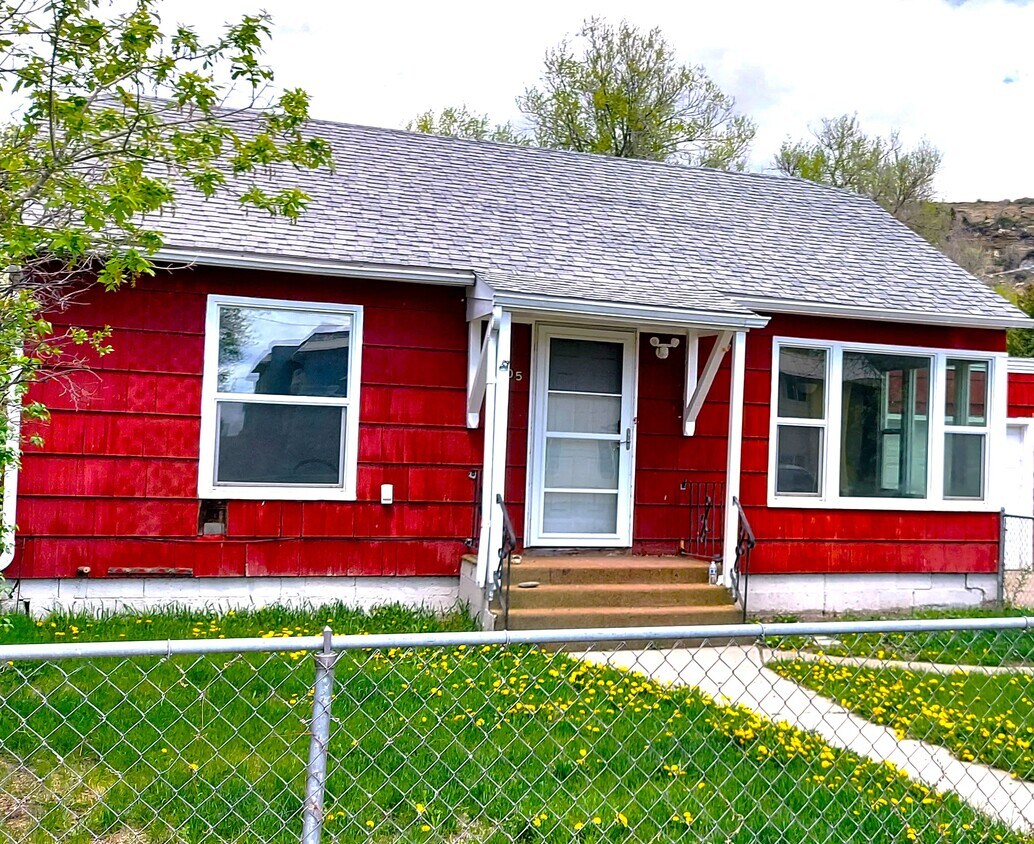Primary Photo - 1805 8th Ave N