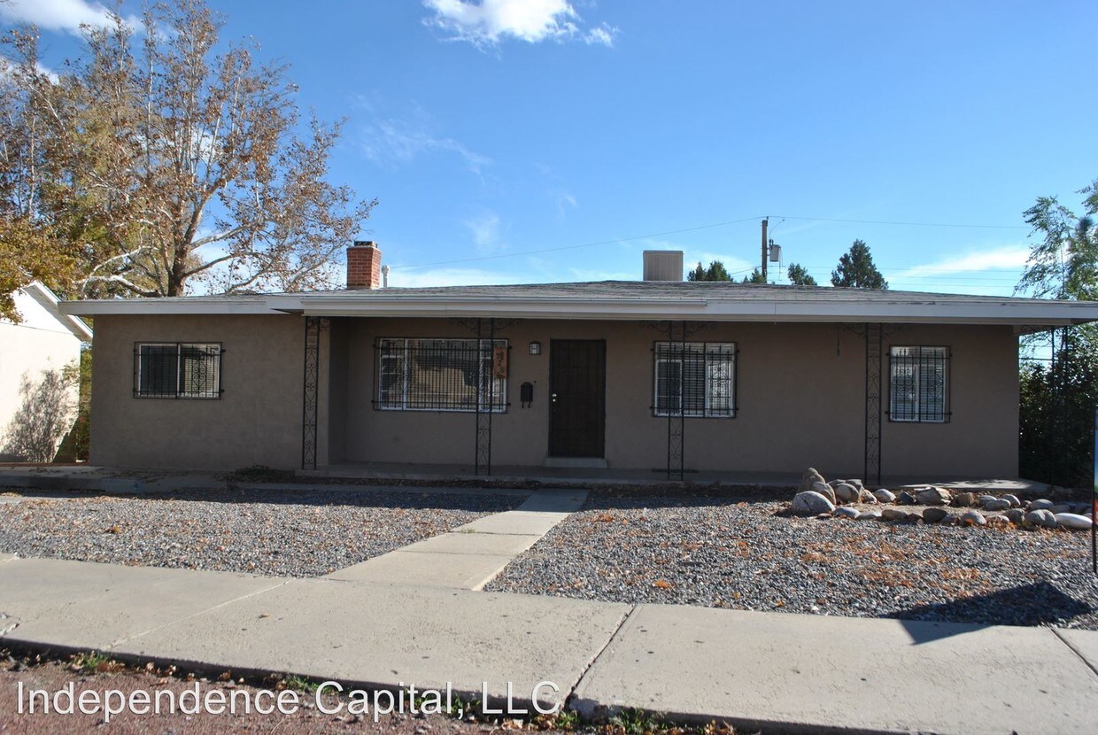 Primary Photo - 725 Zuni Dr