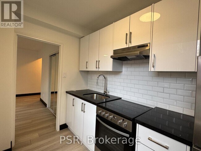 Photo du bâtiment - 600 Eglinton Ave E