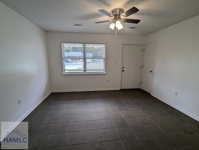 Building Photo - 468 Elm St