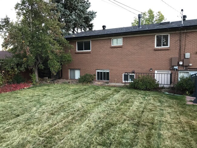 Foto del edificio - 10451 W Evans Ave