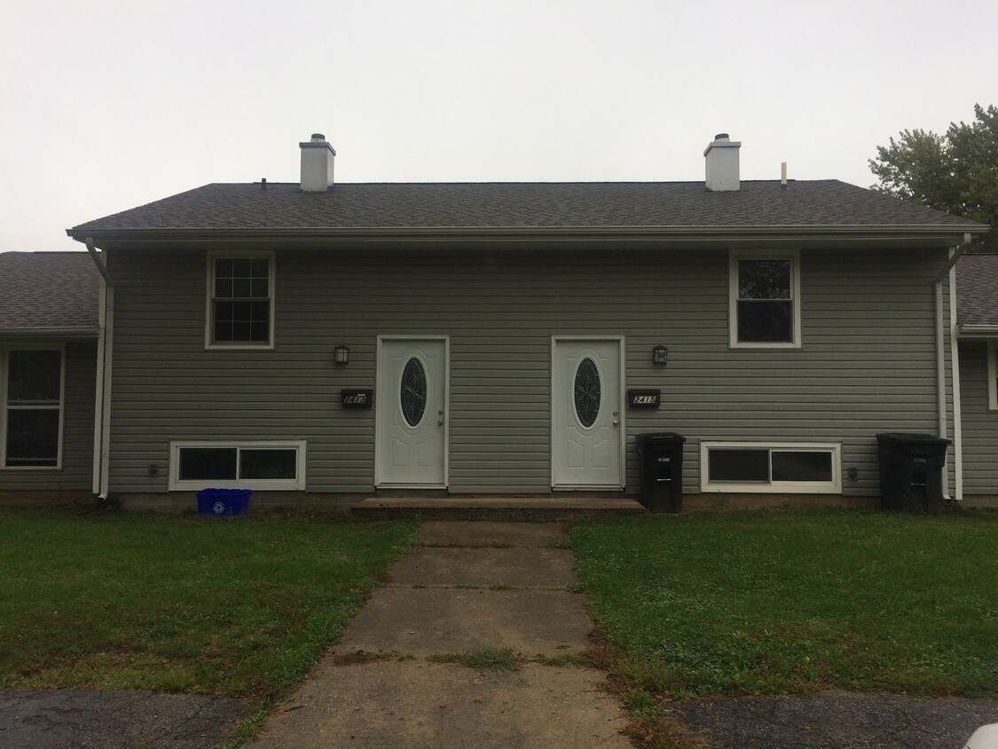 Primary Photo - 2415 S 18th St