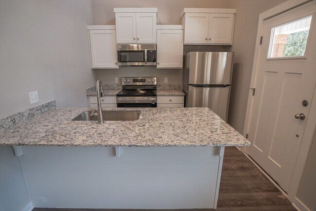 Foto del edificio - New 2 Bed 2 Bath Home!!