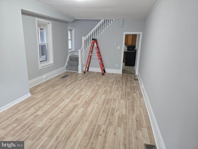 Building Photo - 164 Randall Ave