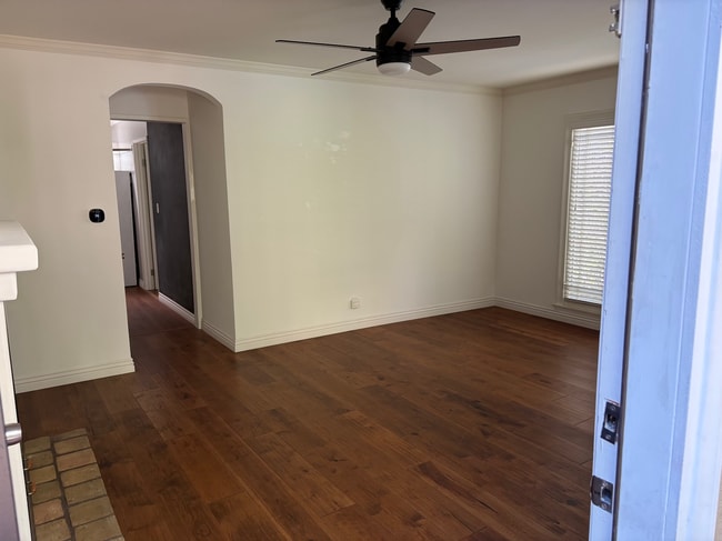 Building Photo - 919 Havenhurst Dr