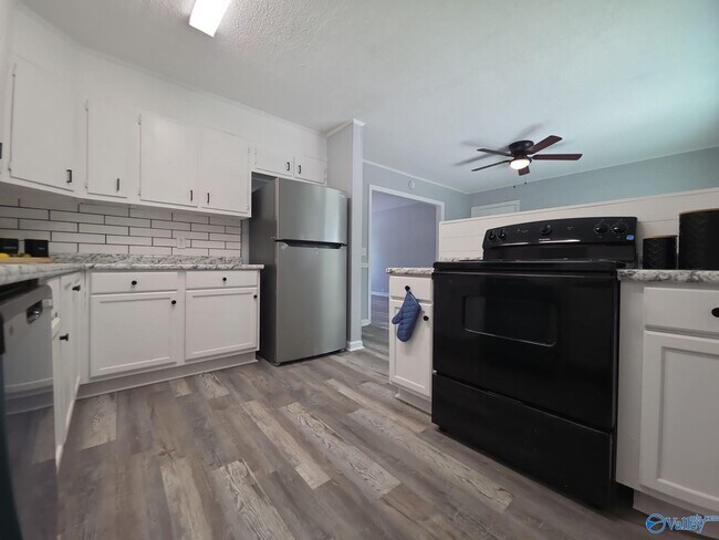 Foto del edificio - 307 Mockingbird Rd SE