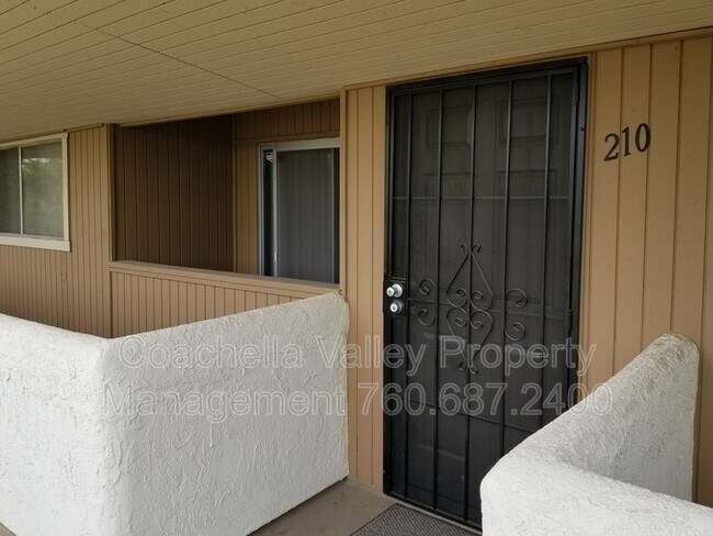 Foto del edificio - 2875 N Los Felices Rd