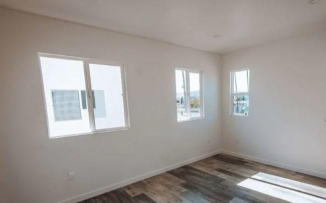 Building Photo - 156 Mariposa Ave
