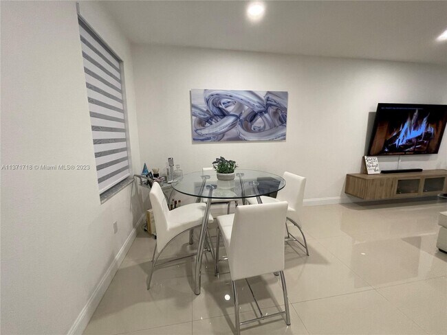 Foto del edificio - 876 NW 135th Terrace