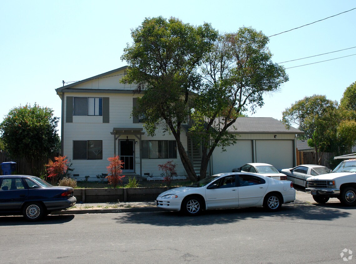 Foto del edificio - 4432 Yukon Dr