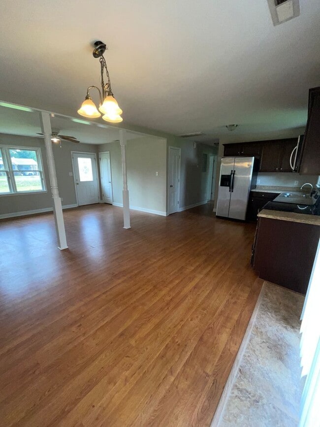 Building Photo - 473 Potts Rd