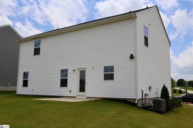 Building Photo - 601 Batchomble Ln