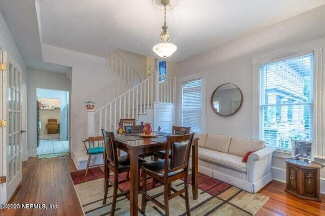 Foto del edificio - 440 E 6th St