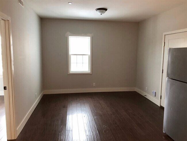 Building Photo - 640 Bluff St