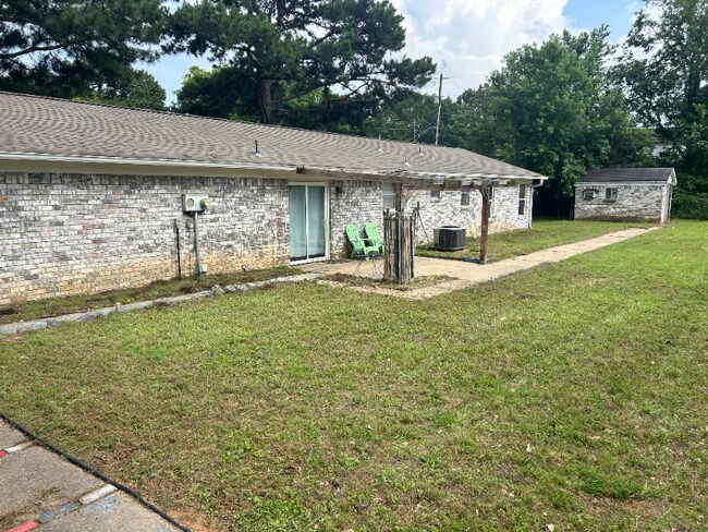 Building Photo - 13900 Hilaro Springs Rd
