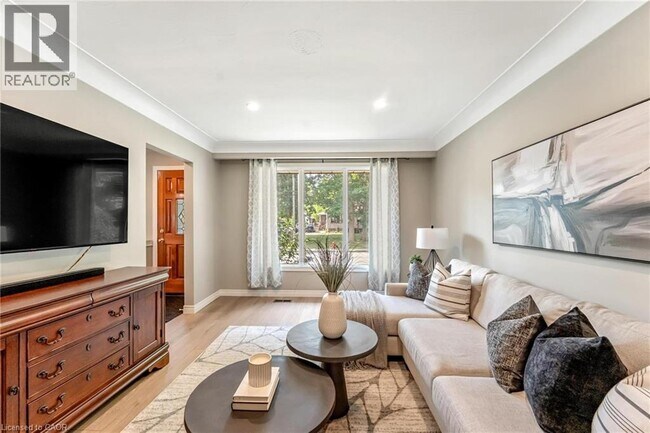 Photo du bâtiment - 323 Hixon Rd