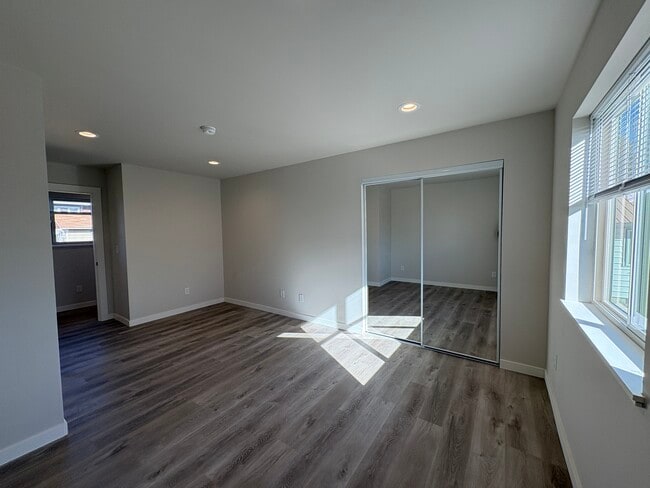 Foto del edificio - 2210 Arden Ct N