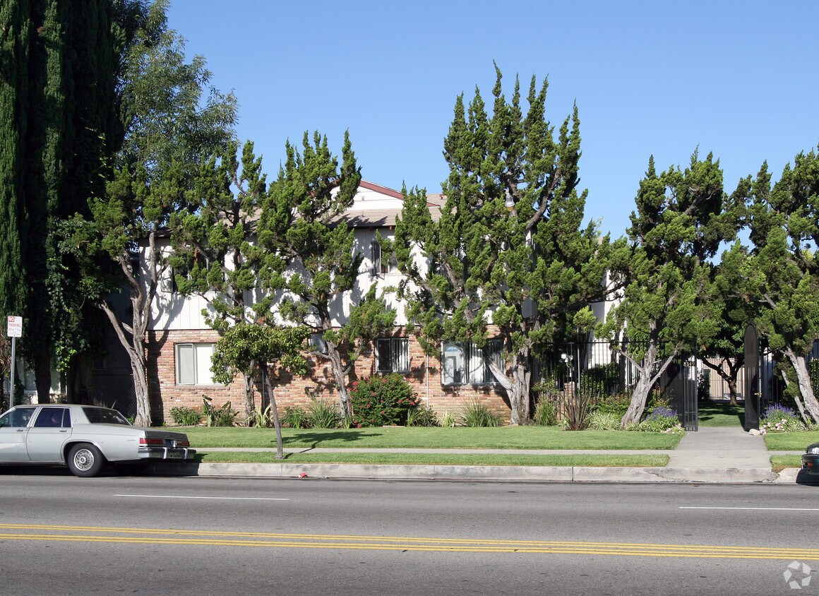 Building Photo - Lindley Courtyard Apartments