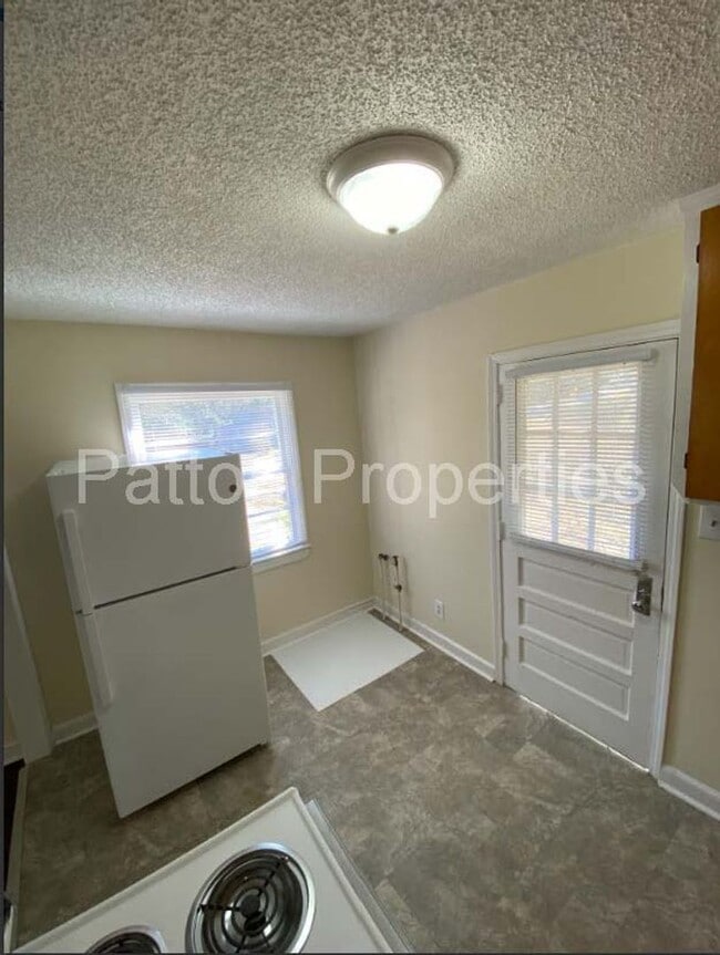 Building Photo - Claireview Terrace Home