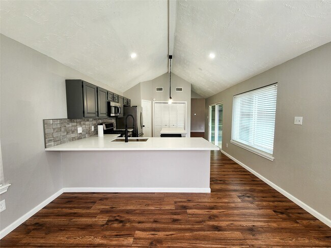 Foto del edificio - 2118 Creston Dr