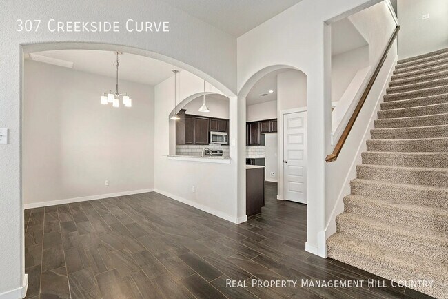 Foto del edificio - 307 Creekside Curve