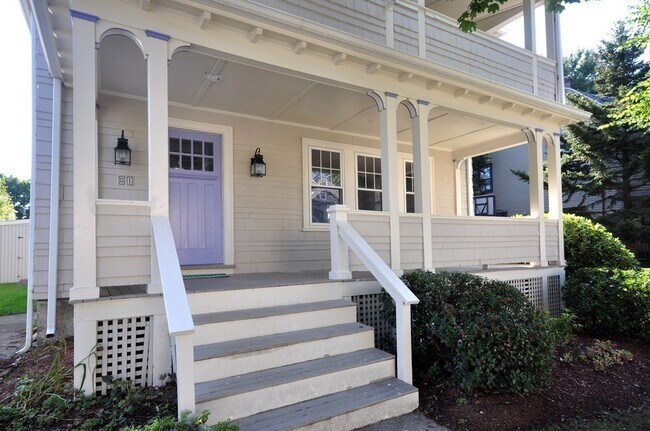 Building Photo - 81 Oak Ave