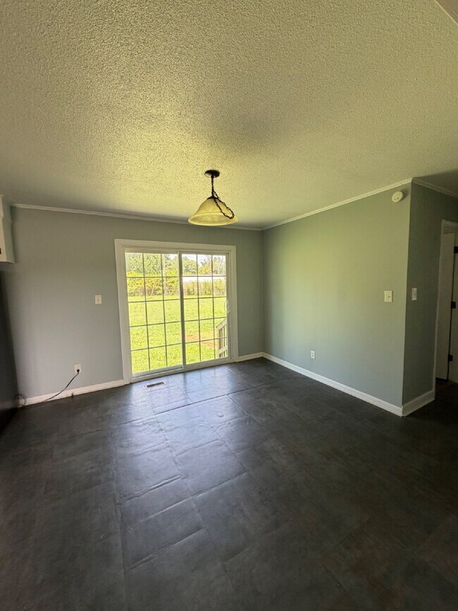 Foto del edificio - CUTE 3 BR, 1 BA BRICK HOME IN CONVENIENT MT OLIVE LOCATION