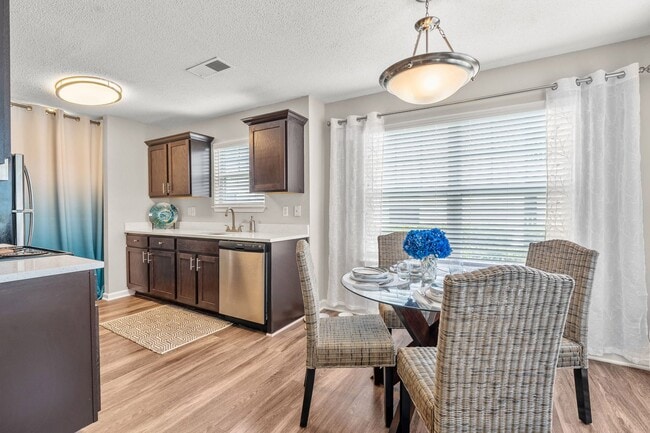 Building Photo - Flintlake