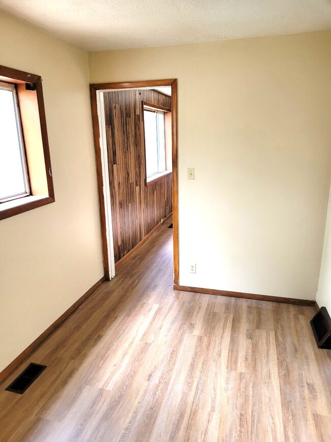 Foto del edificio - 521 E 8th St
