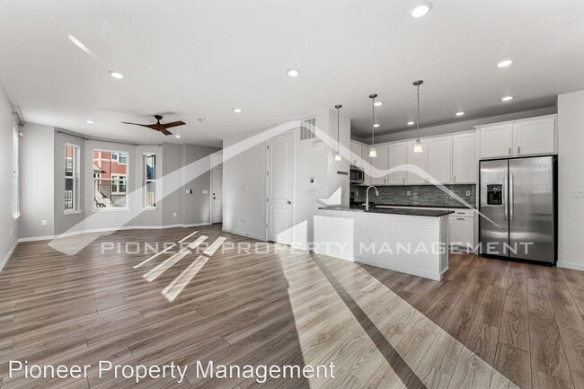 Building Photo - 2 br, 2.5 bath House - 17692 Olive St.