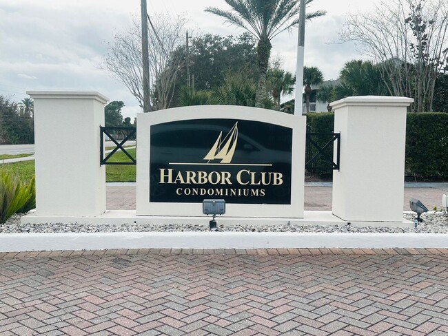 Foto del edificio - 2bd/2ba Ground Floor Unit in the Harbor Cl...