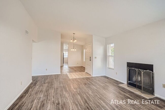 Building Photo - 5084 W Blackbird Dr
