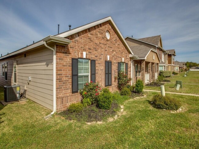Building Photo - 4067 Mossy Pl Ln