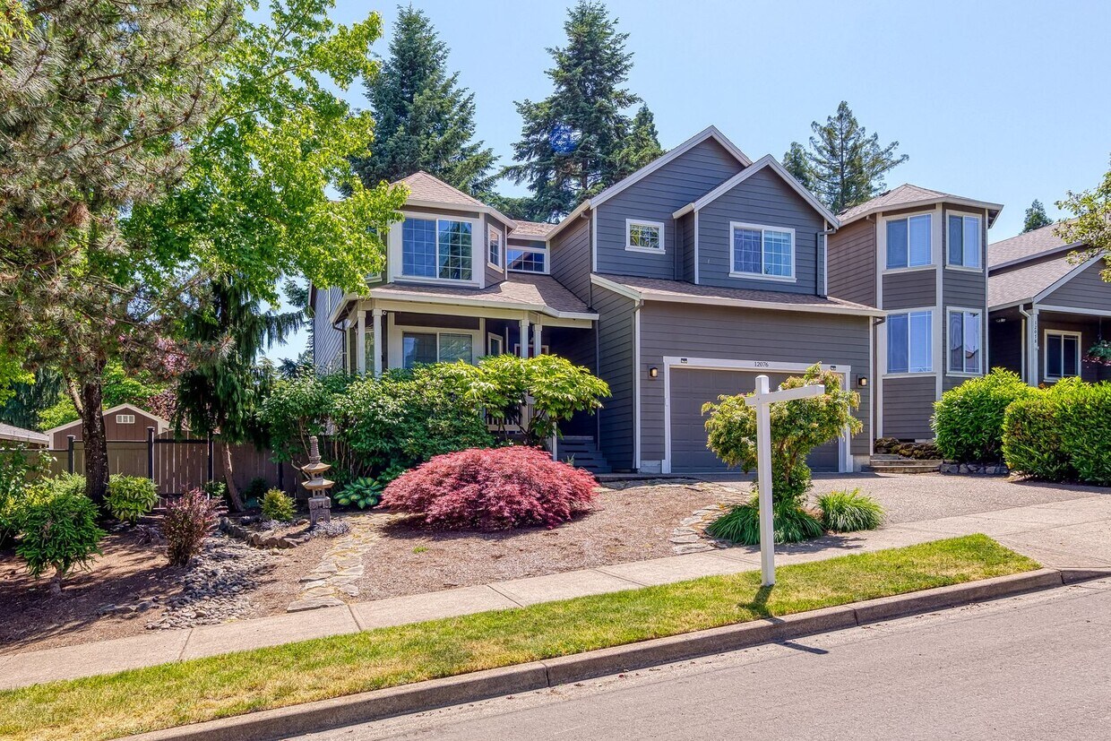 Primary Photo - Elegant, Well-Loved, 5 bedroom, 3 bathroom...