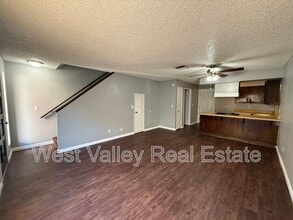 Building Photo - 203 W Ash St