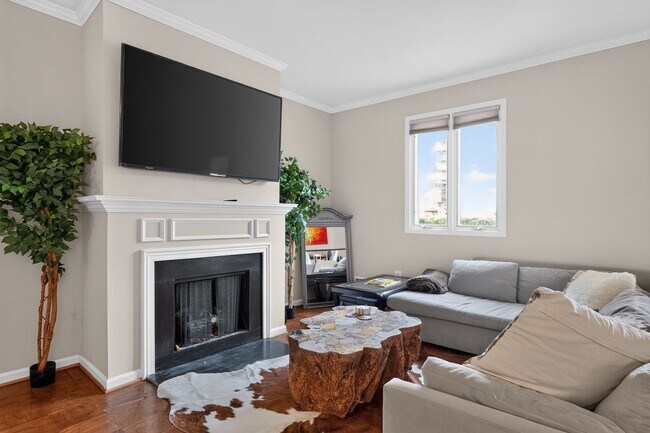 Foto del edificio - Fully Furnished Executive Townhome | 2 Bedrooms + Dedicated Office | 6-Month Minimum