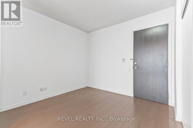 Building Photo - 105 The Queensway