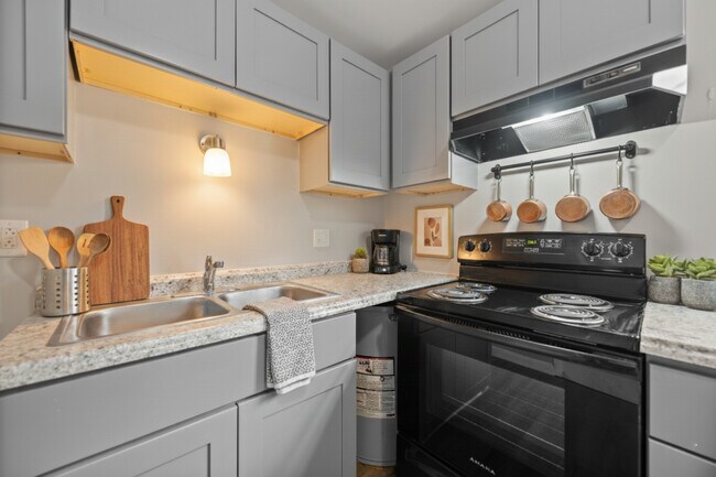 Foto del edificio - Cardinal Village Apartments