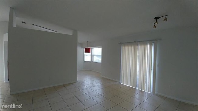 Foto del edificio - 3 br, 2 bath House - 7472 San Castle Blvd