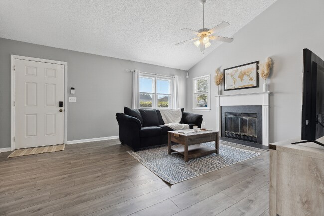 Foto del edificio - 6707 Low Bush Ct