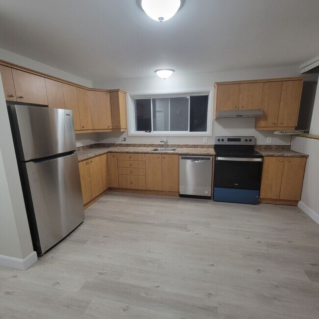 Building Photo - 428 Yves St