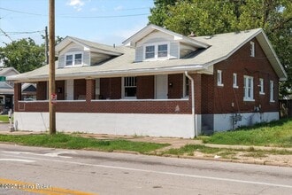 Building Photo - 221 W Woodlawn Ave