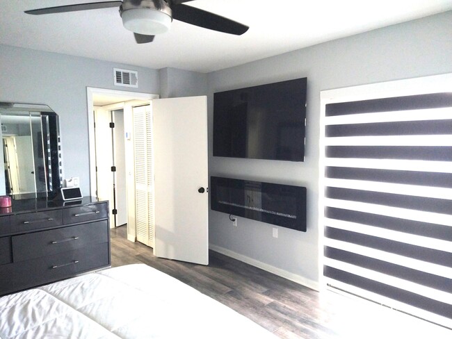 Building Photo - 216 2nd Way