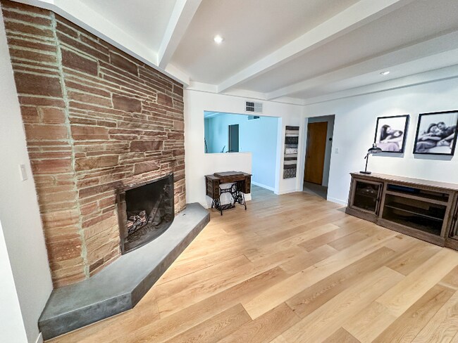 Building Photo - 136 W Colonial Dr