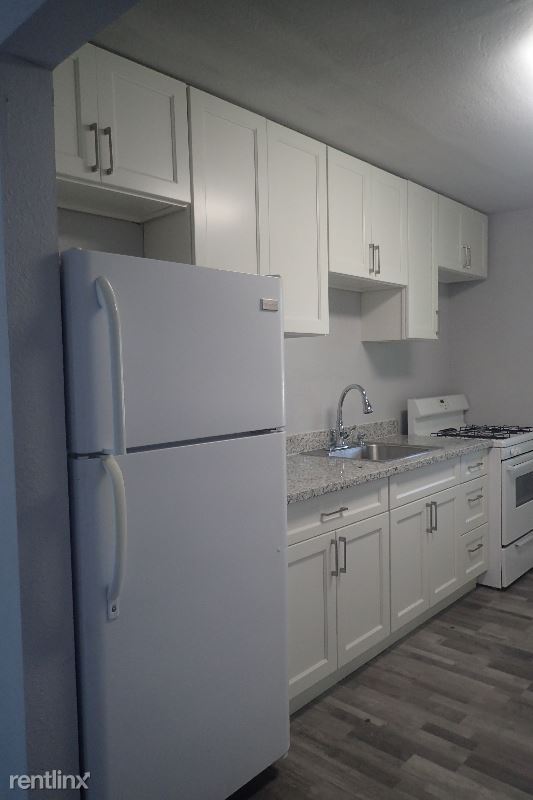 Foto principal - 3720 Astoria St