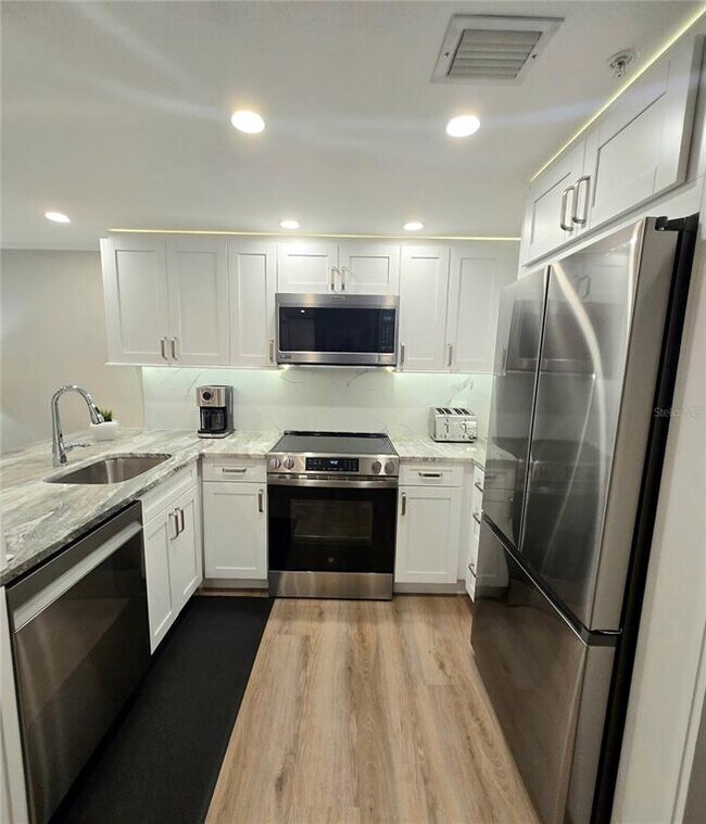 Foto del edificio - 36750 US Hwy 19 N