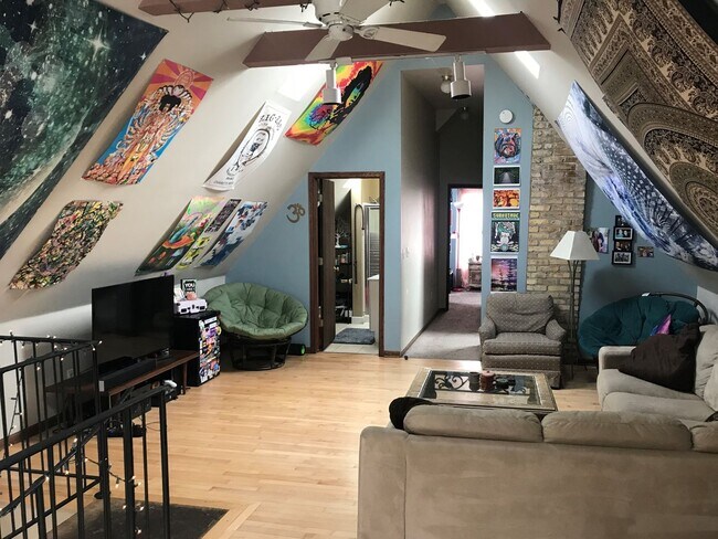 Foto del edificio - 3280 N Bartlett Ave