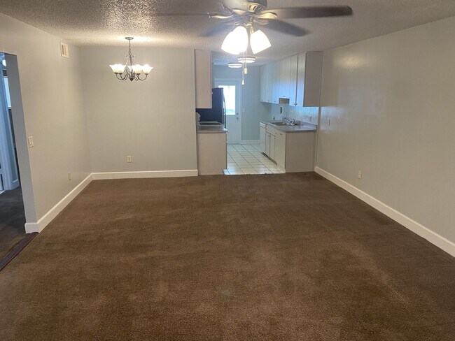 Building Photo - 3 Bedroom 2 Bathroom in Tavares