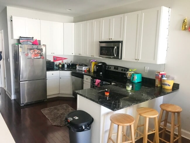 Photo - 1621 Fontain St Apartment