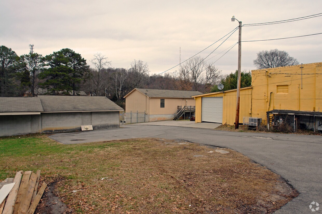 Building Photo - 4329B Lonas Dr